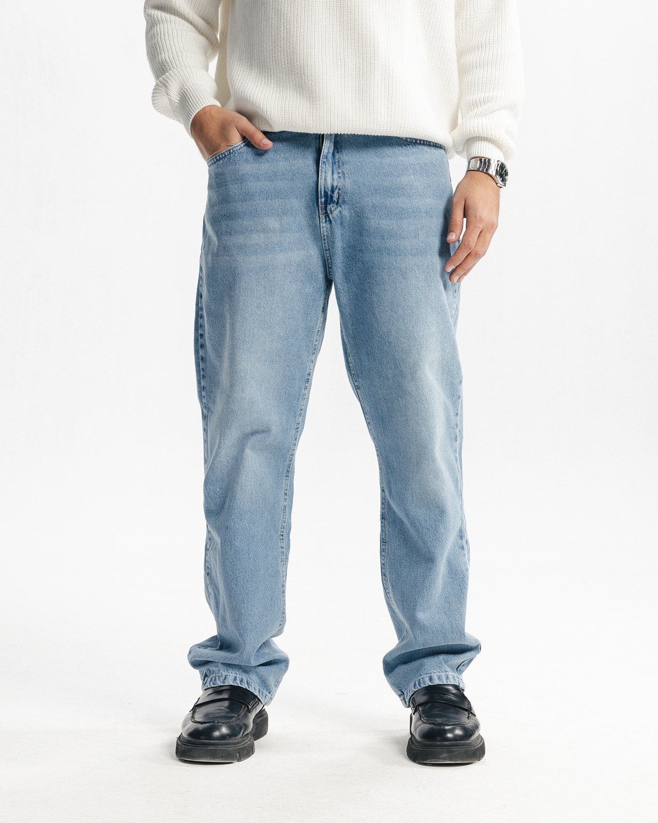 LIGHT BLUE STRAIGHT JEANS