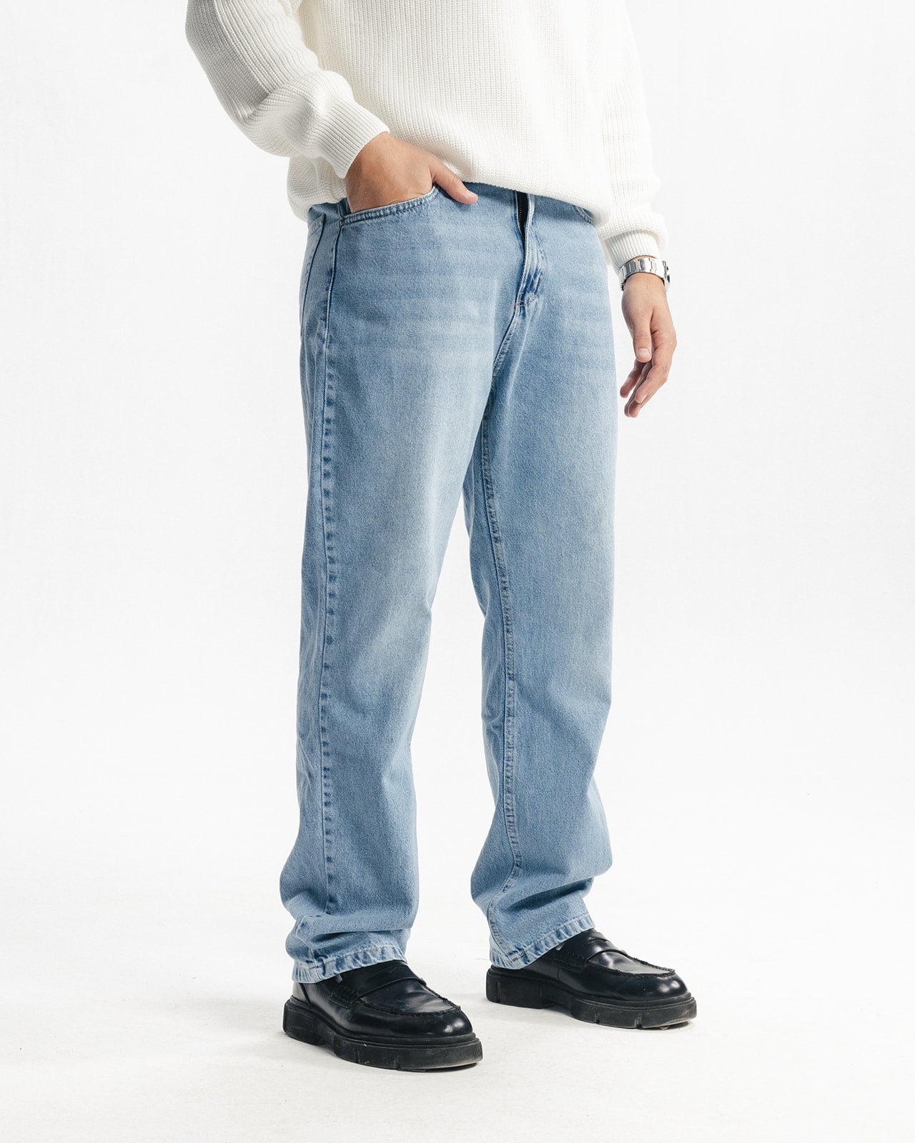 LIGHT BLUE STRAIGHT JEANS