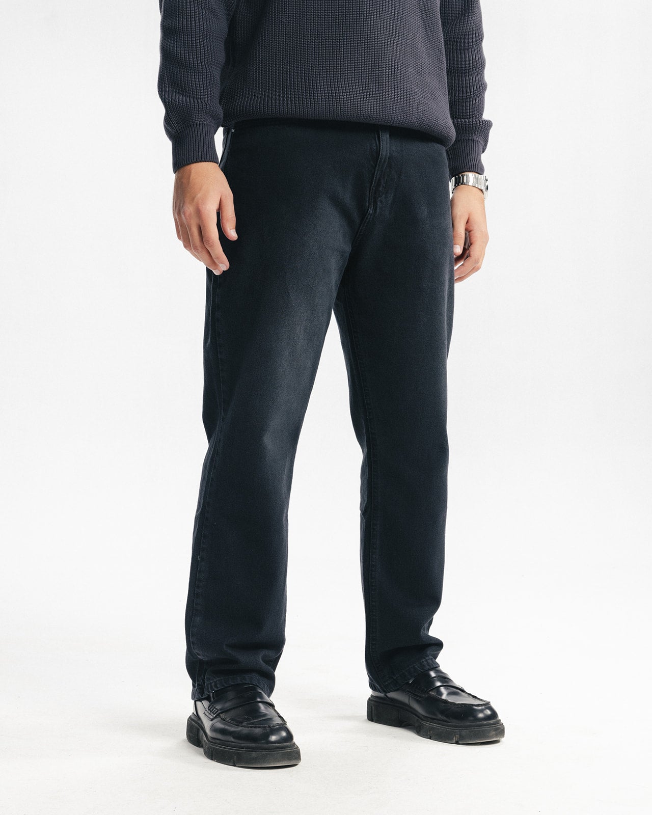 BLACK STRAIGHT JEANS