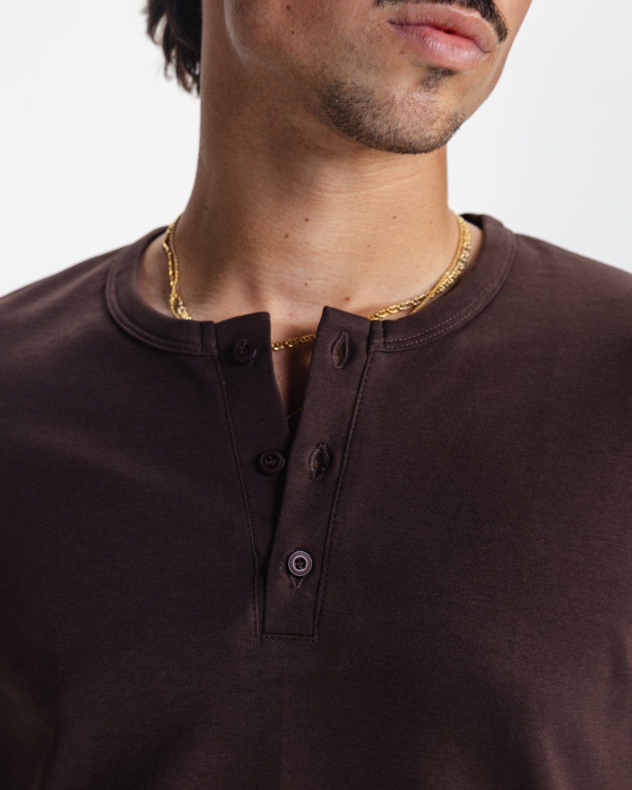 HENLEY TEE - BROWN